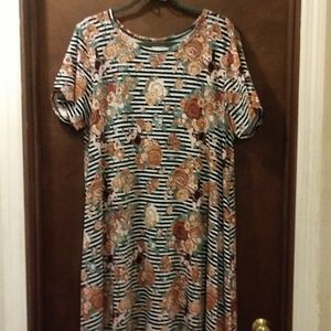 2xl Queen of Hearts Carly Lularoe by Disney